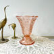Vase vintage en verre rose style Art déco