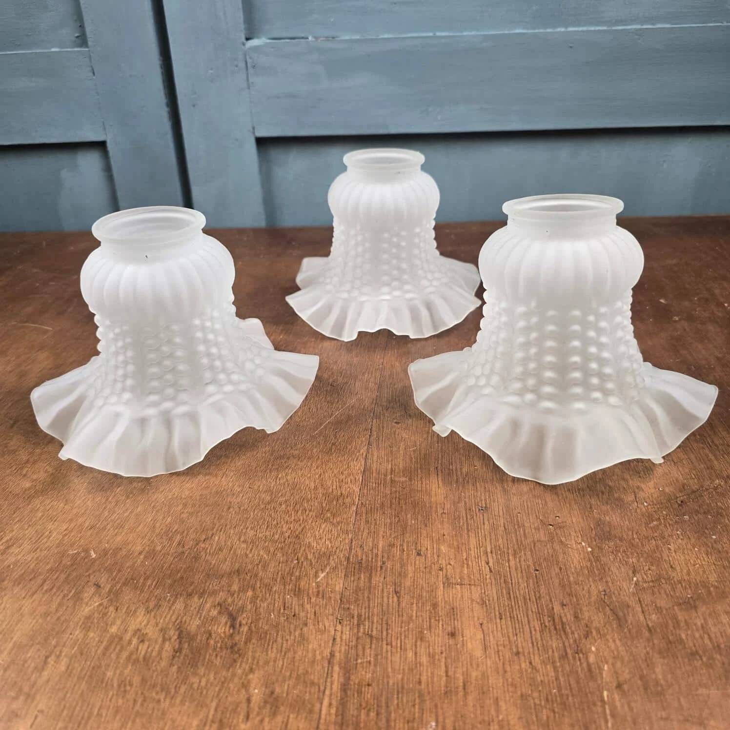 Set of 3 vintage satin glass tulips for lighting – Beaded and pleated decoration