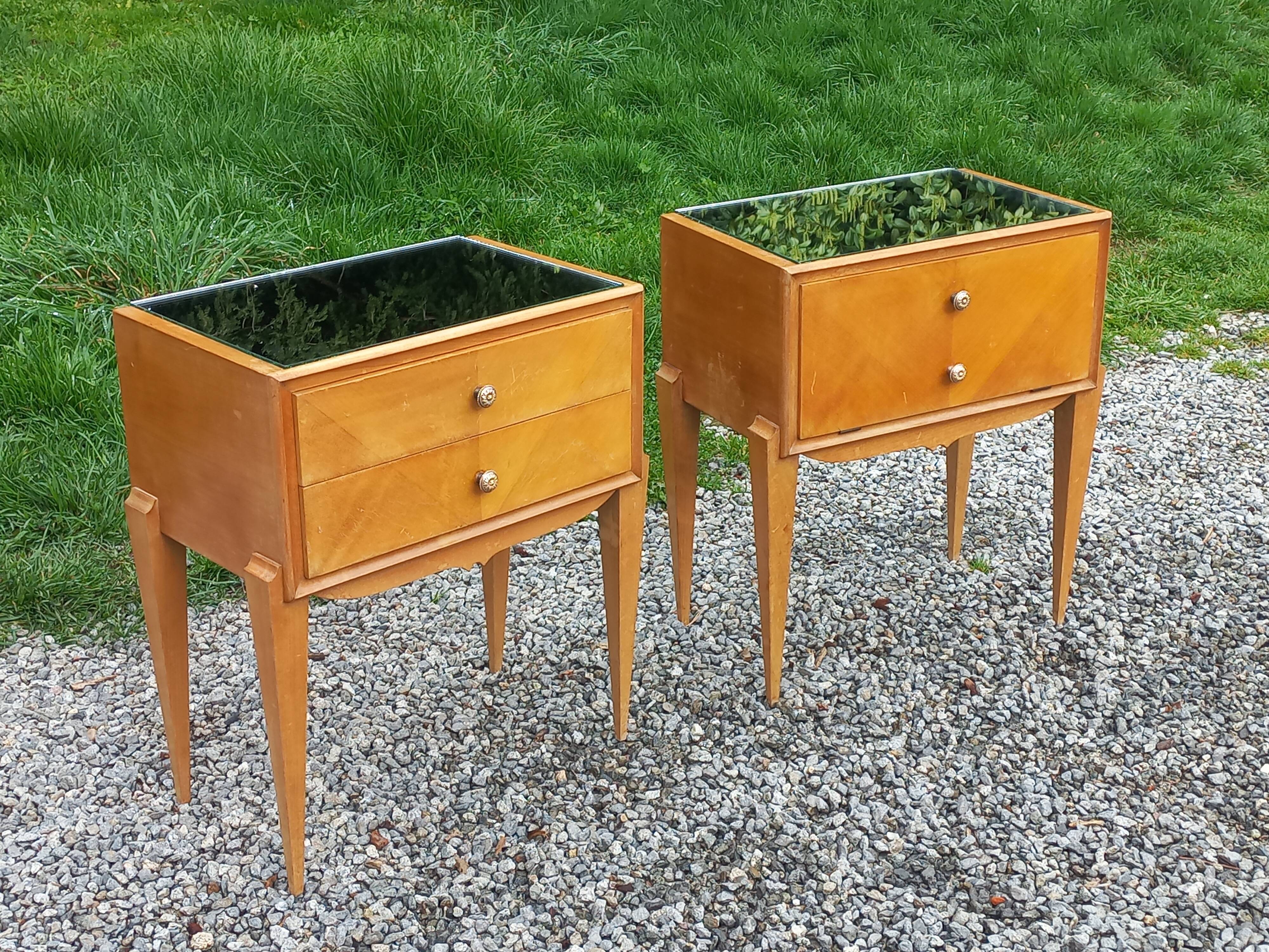Vintage pair of bedside tables from the 1950s in sycamore and a mirror.