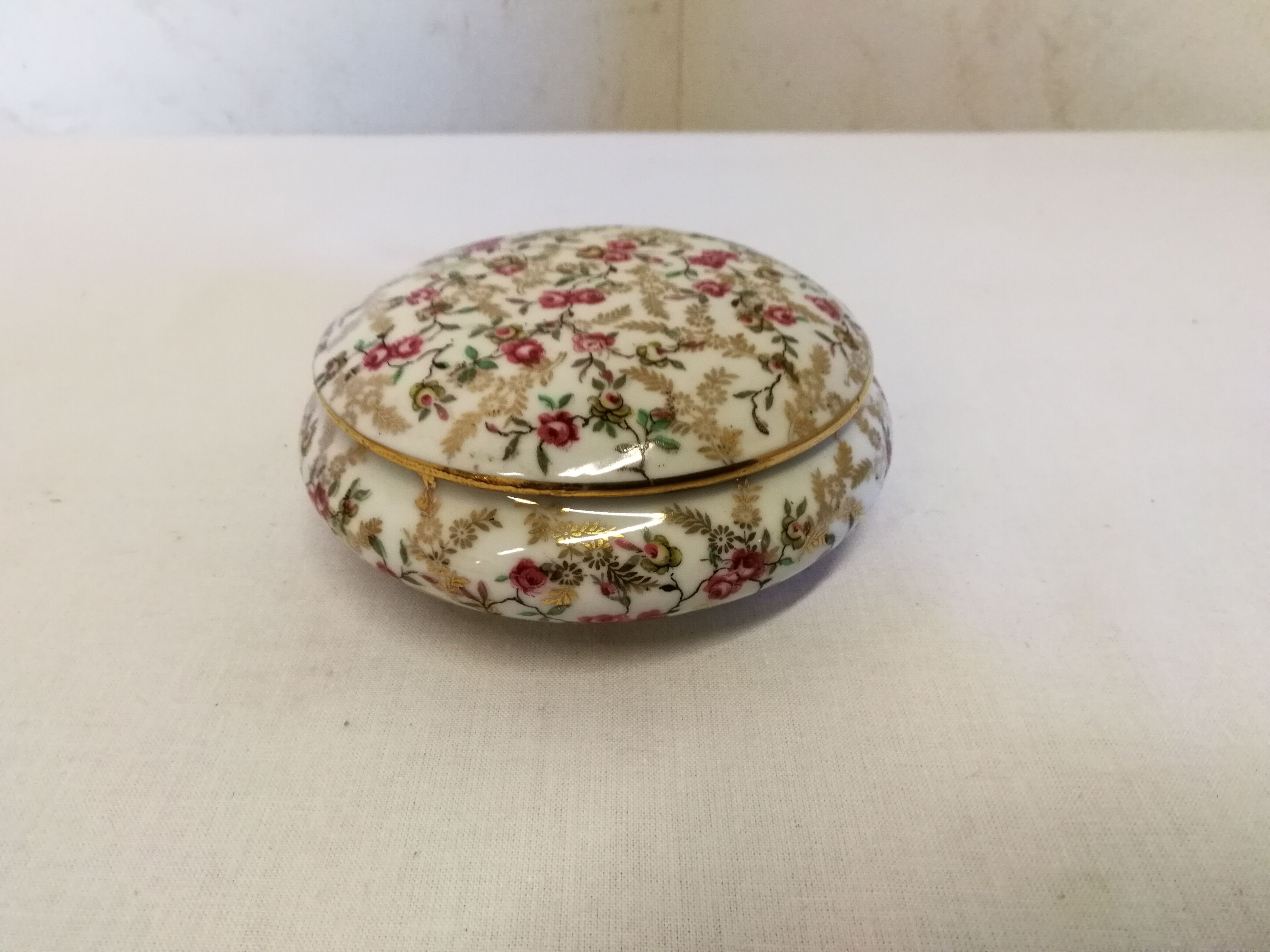 Porcelain bonbonnière F. Mr Limoges