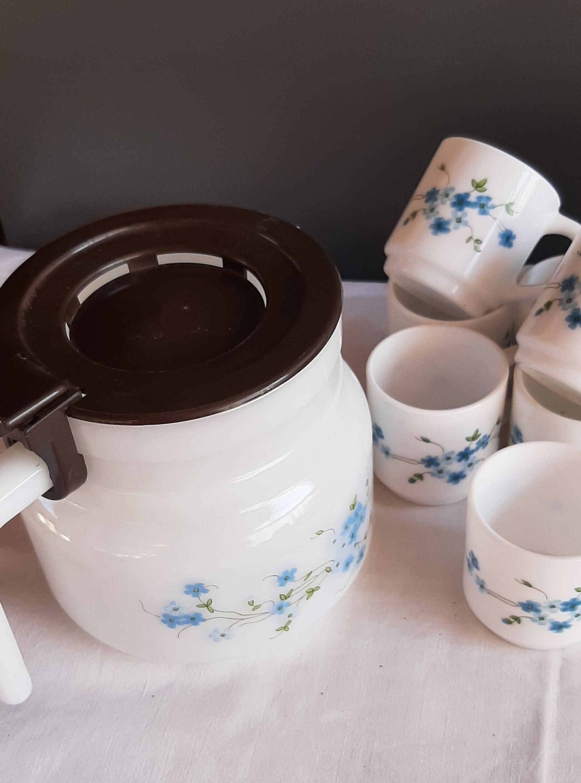 Coffee pot and forget-me-not cups