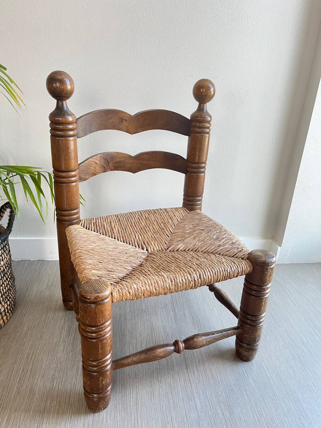 Chaise paille / bois dlg de Clarles Dudouyt