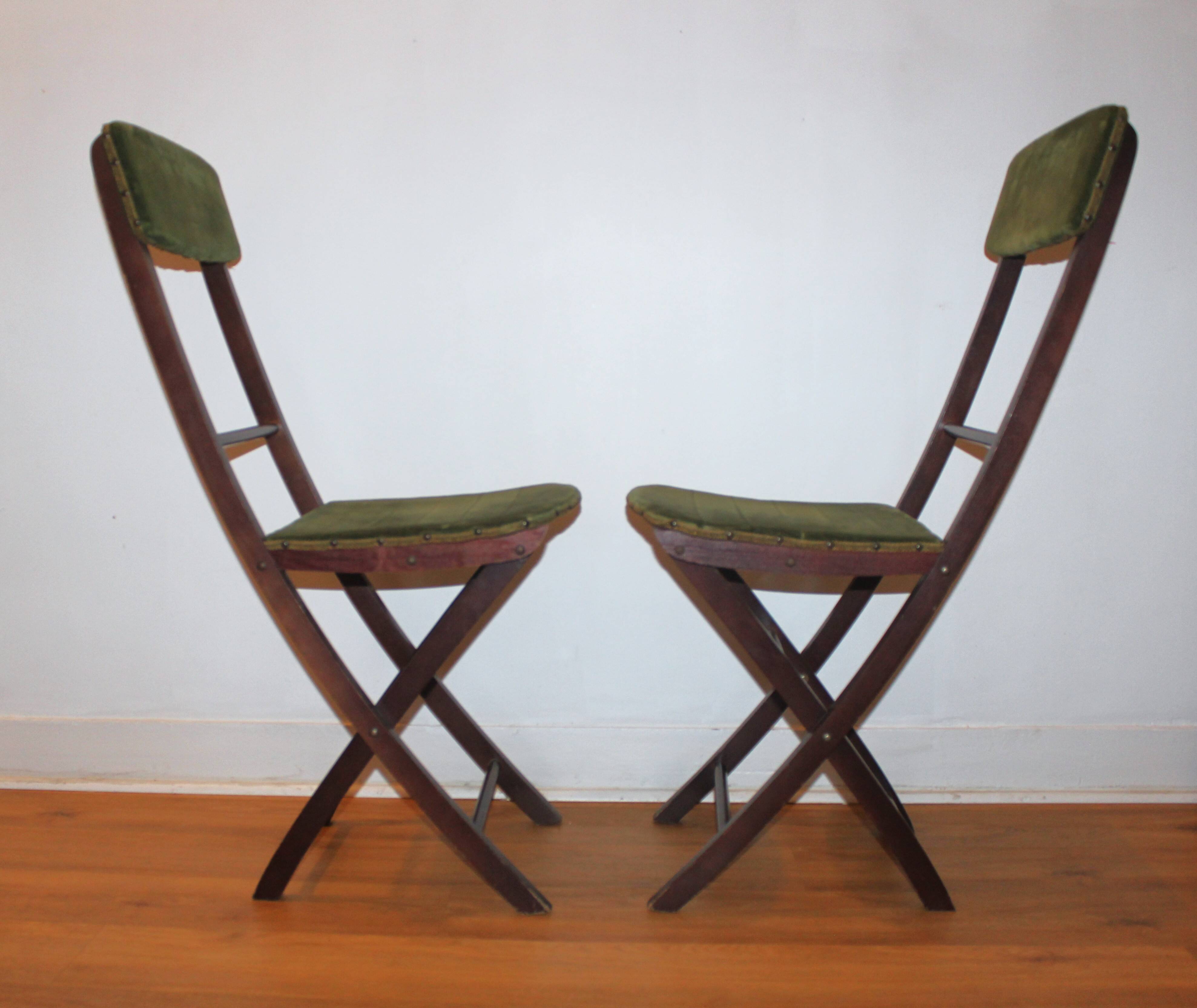 Set of 2 vintage folding chairs