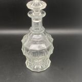 Carafe en verre à facettes