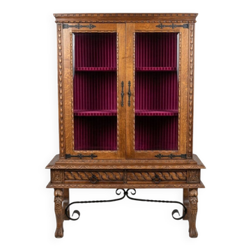 Sale of a solid oak display cabinet in the Henri II / Neo-Renaissance style.