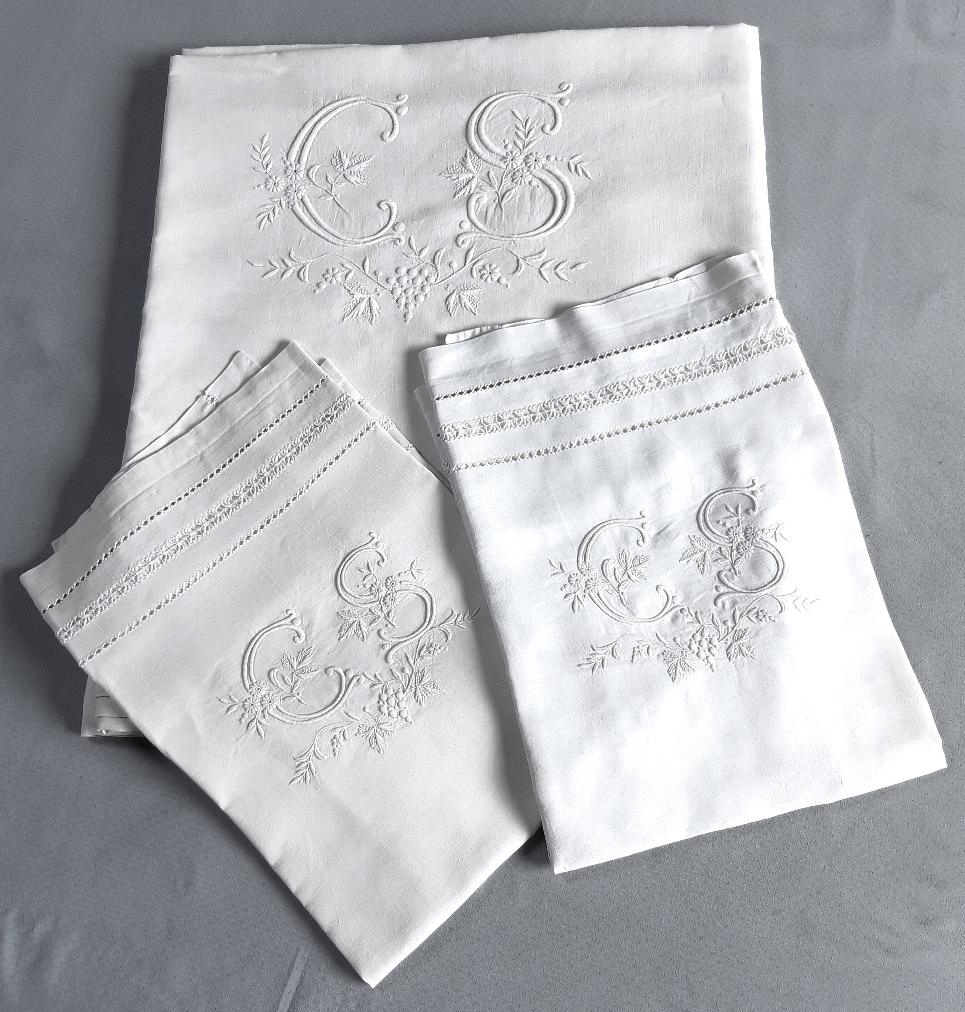 parure de mariage : drap et ses 2 taies monogrammés CS