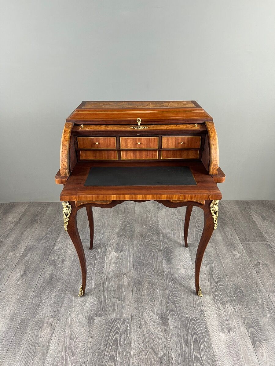 Bureau à cylindre en marqueterie de style Louis XV, XIXe siècle