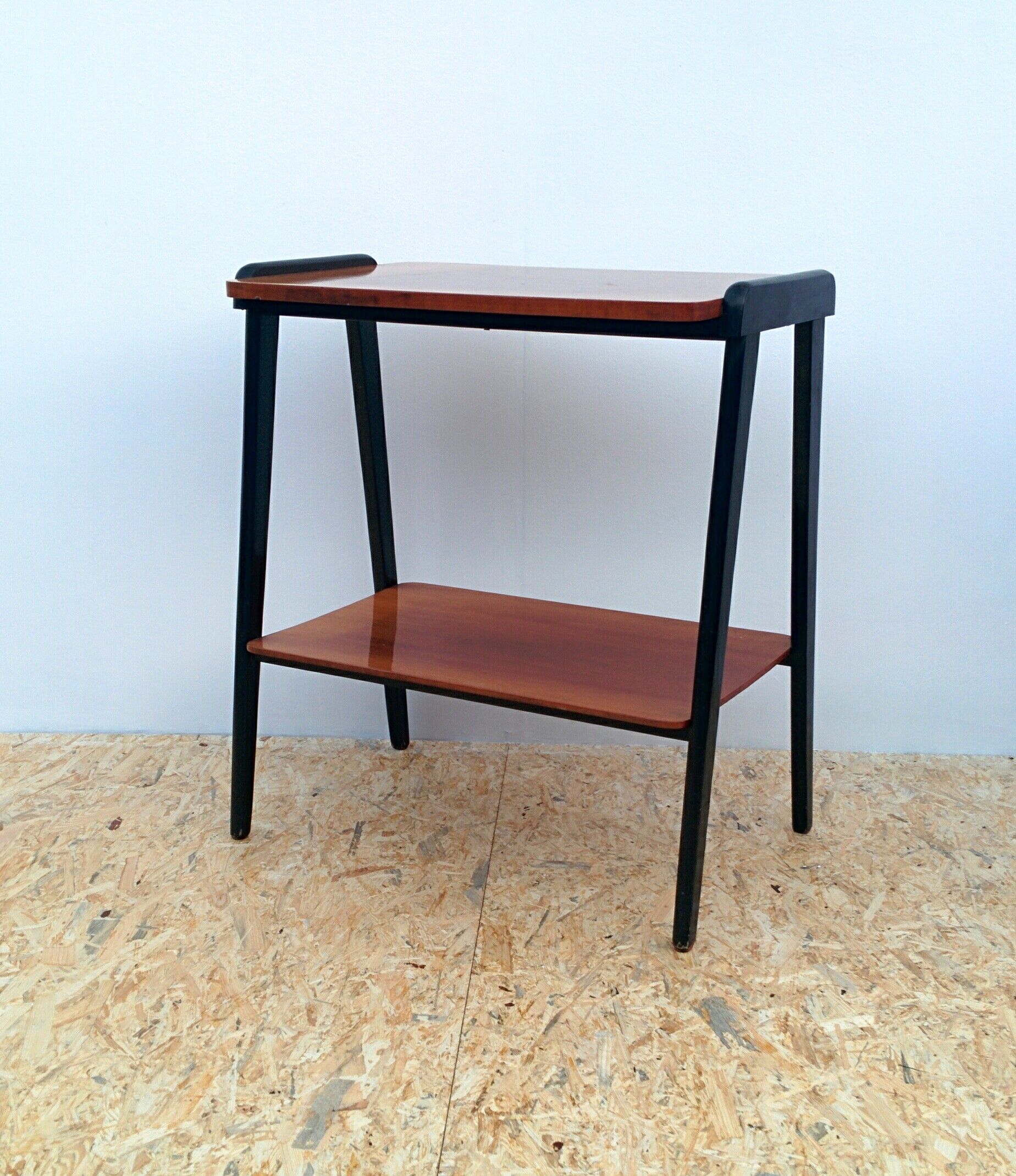 Console vintage pieds noirs