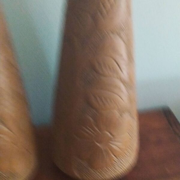 paire de vases en terre cuite gravée 1969