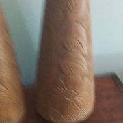 paire de vases en terre cuite gravée 1969