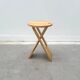 Tabouret plaint "Suzy Stool" de Adrian REED en bois