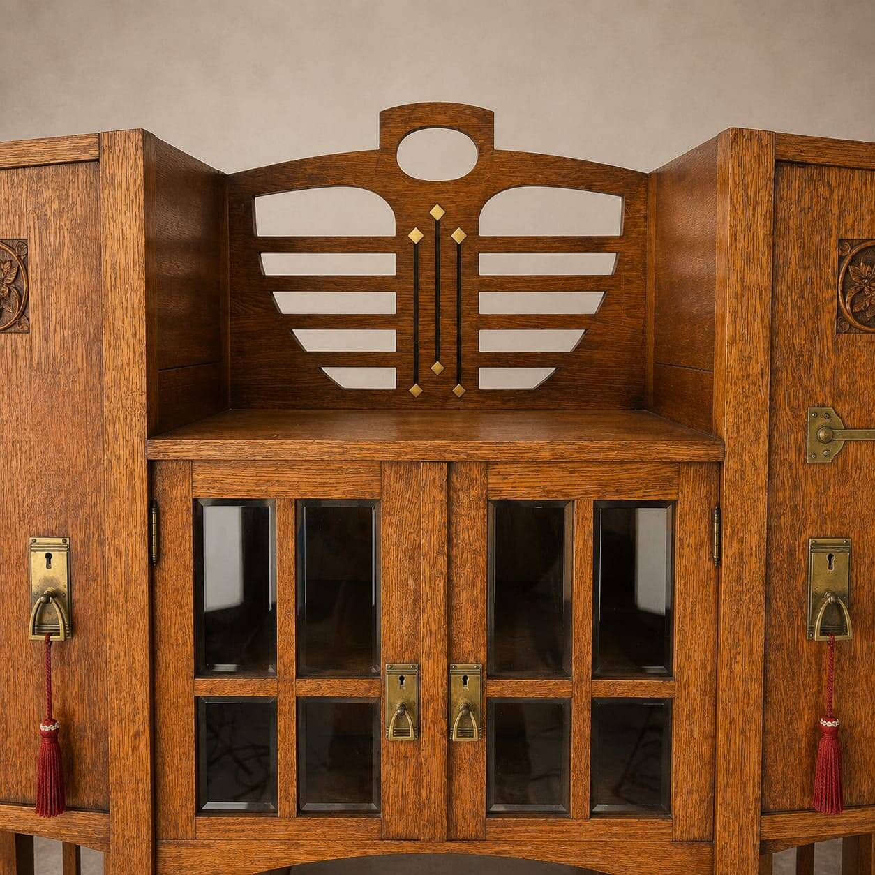Cabinet en chêne Art Nouveau, années 1930