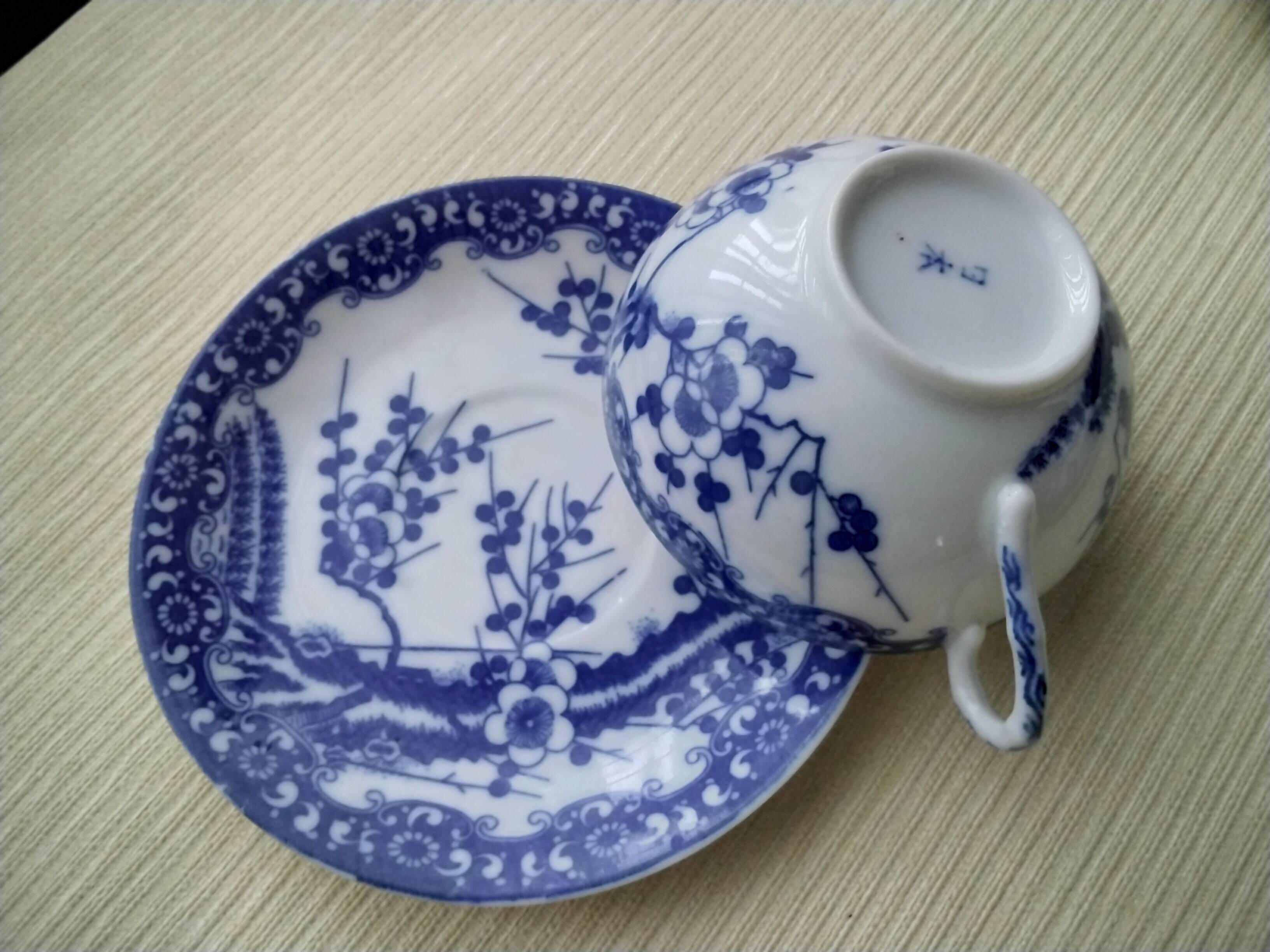 6 Japanese porcelain coffee or tea cups