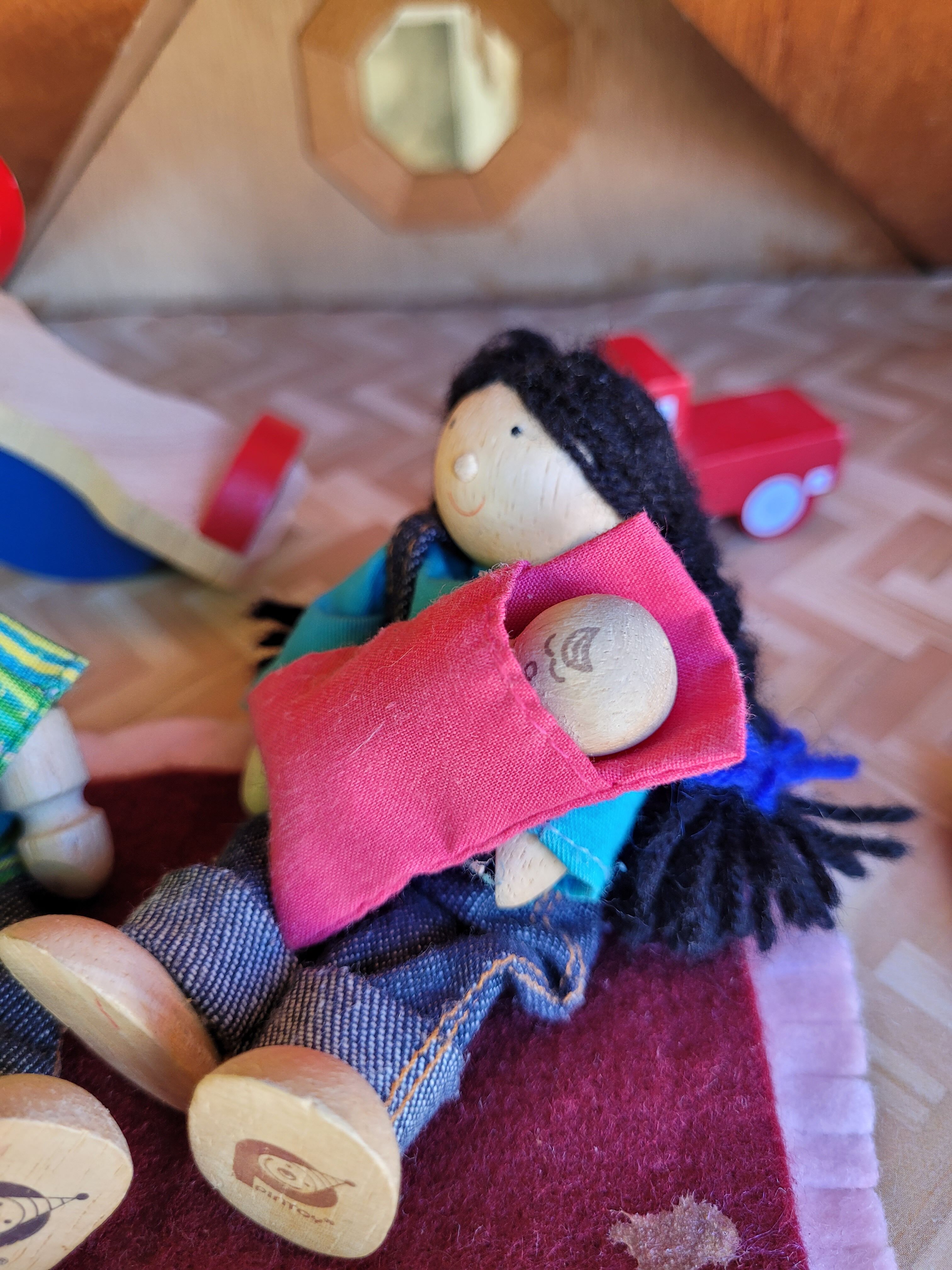 Artisanal cottage house for dolls