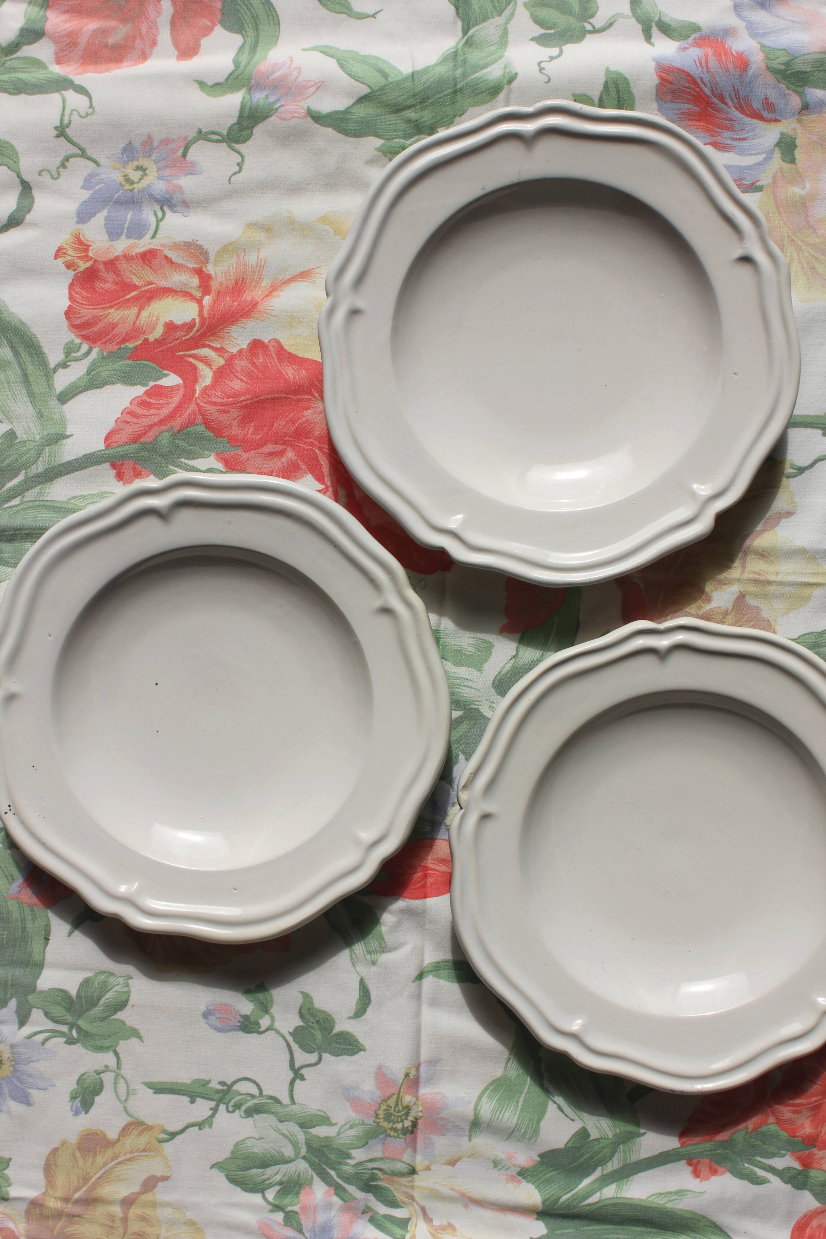 3 hollow white plates Cerenne Vallauris