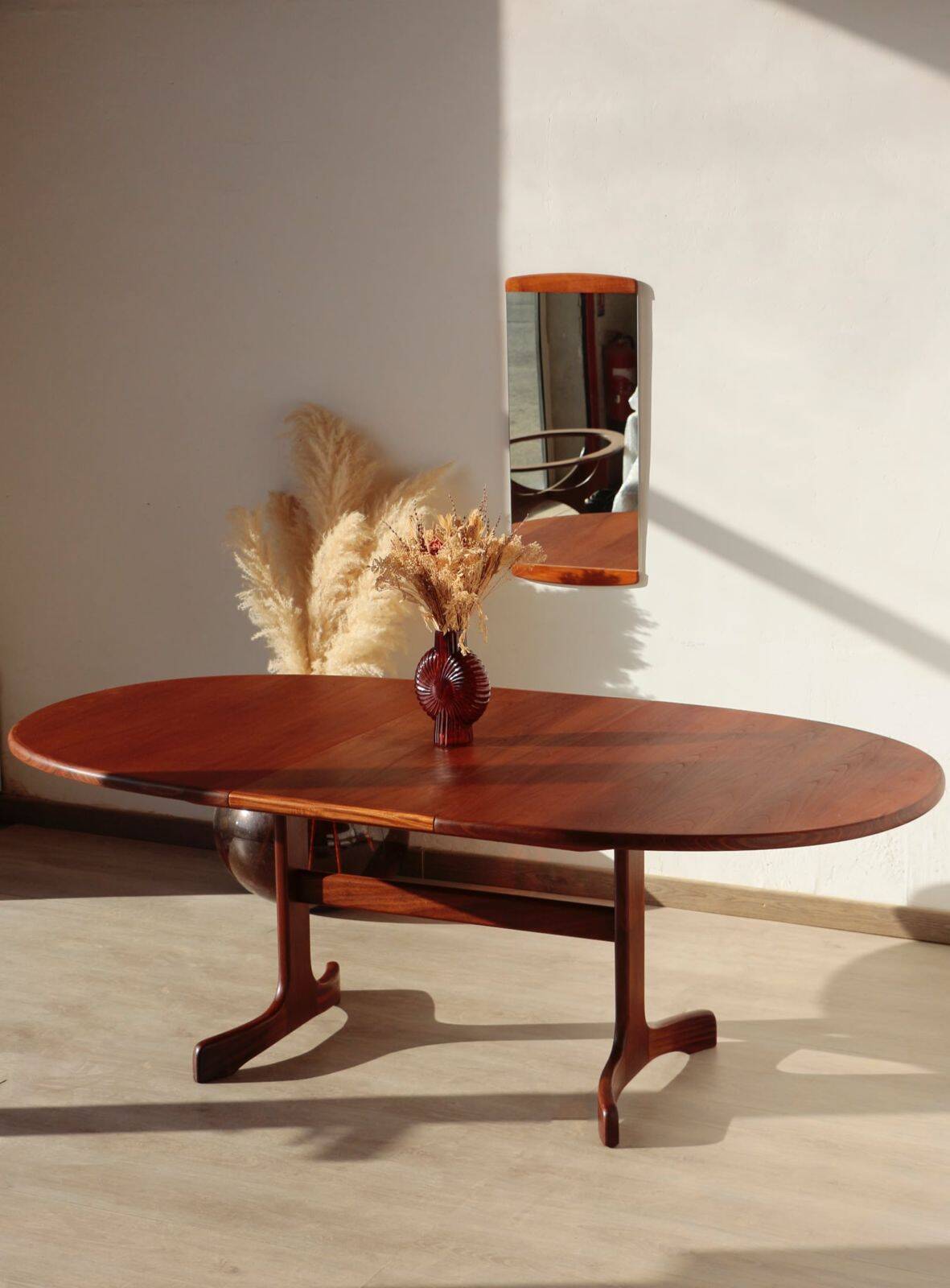 Oval dining table – 6 to 8 people – G Plan