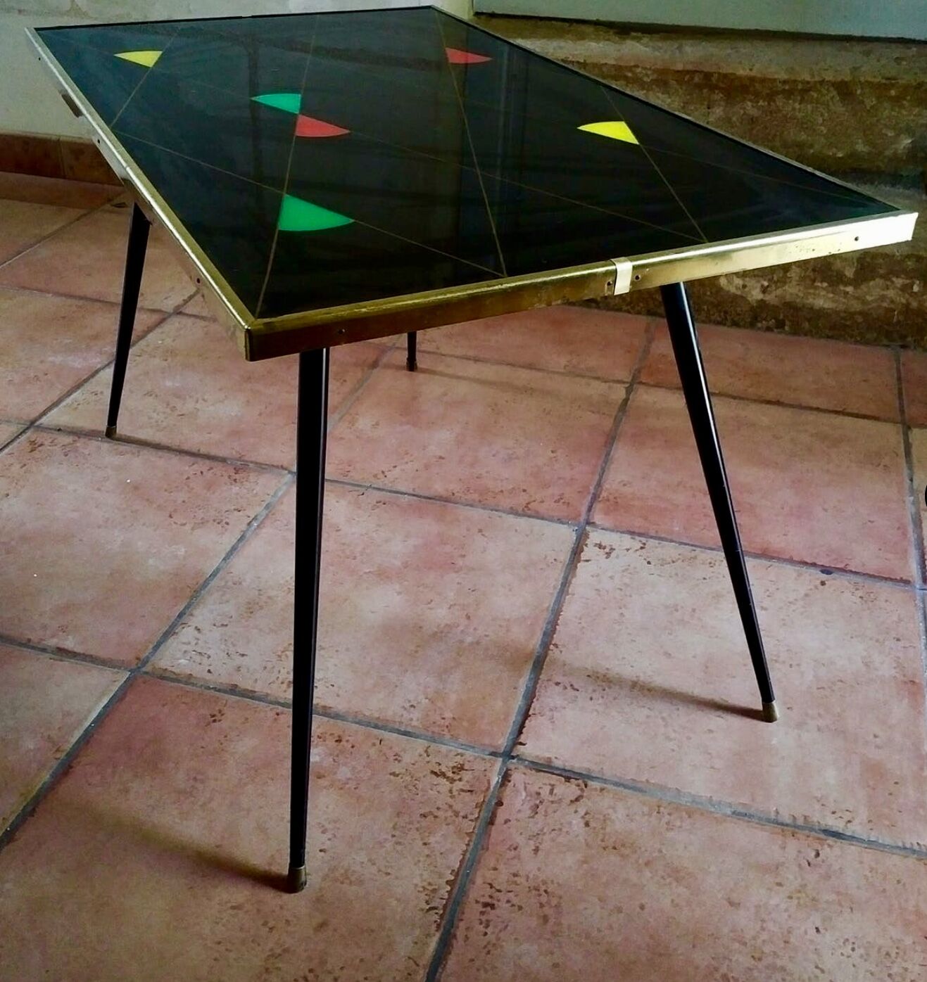 Table low feet compass