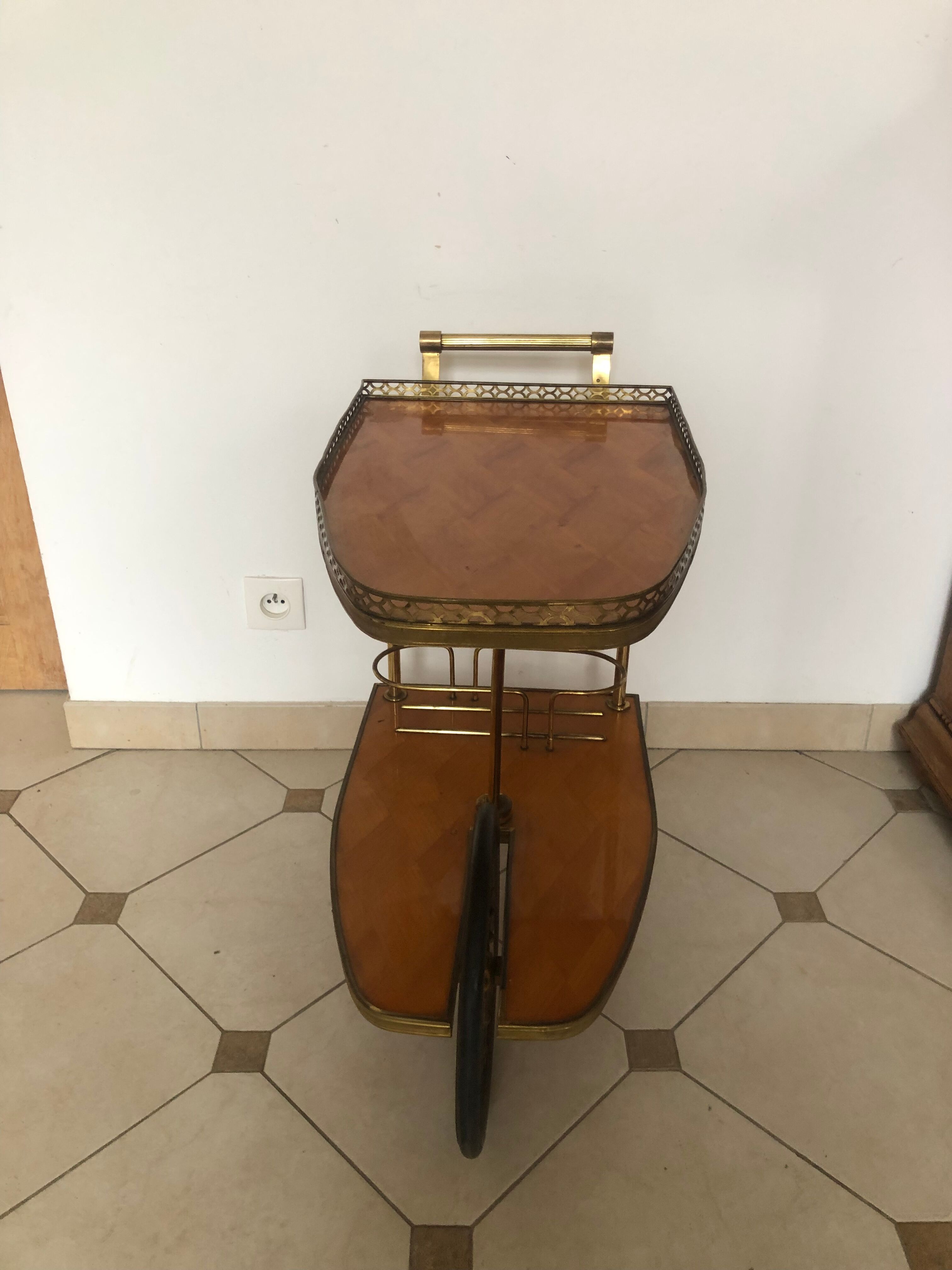 Vintage service on wheels