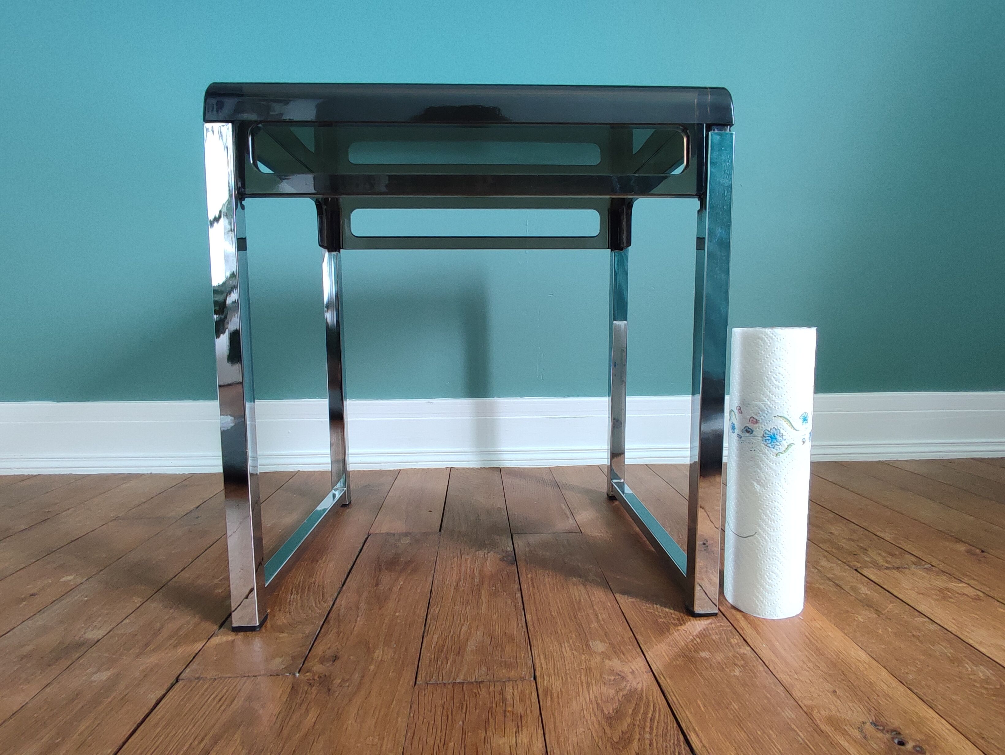 Side table / end of canape in plexiglass vintage design