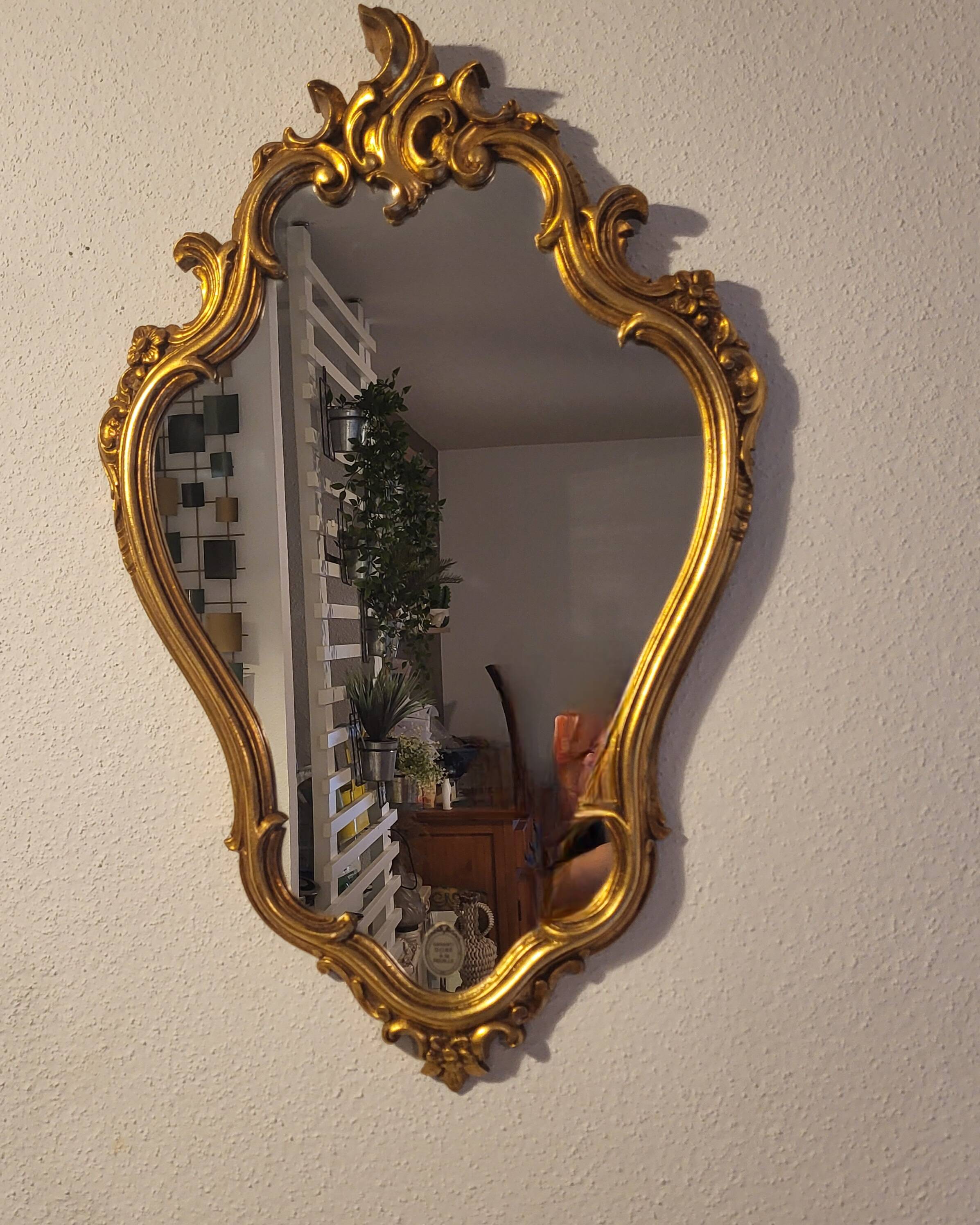 Miroir en bois d'or à  l or,style Louis 15