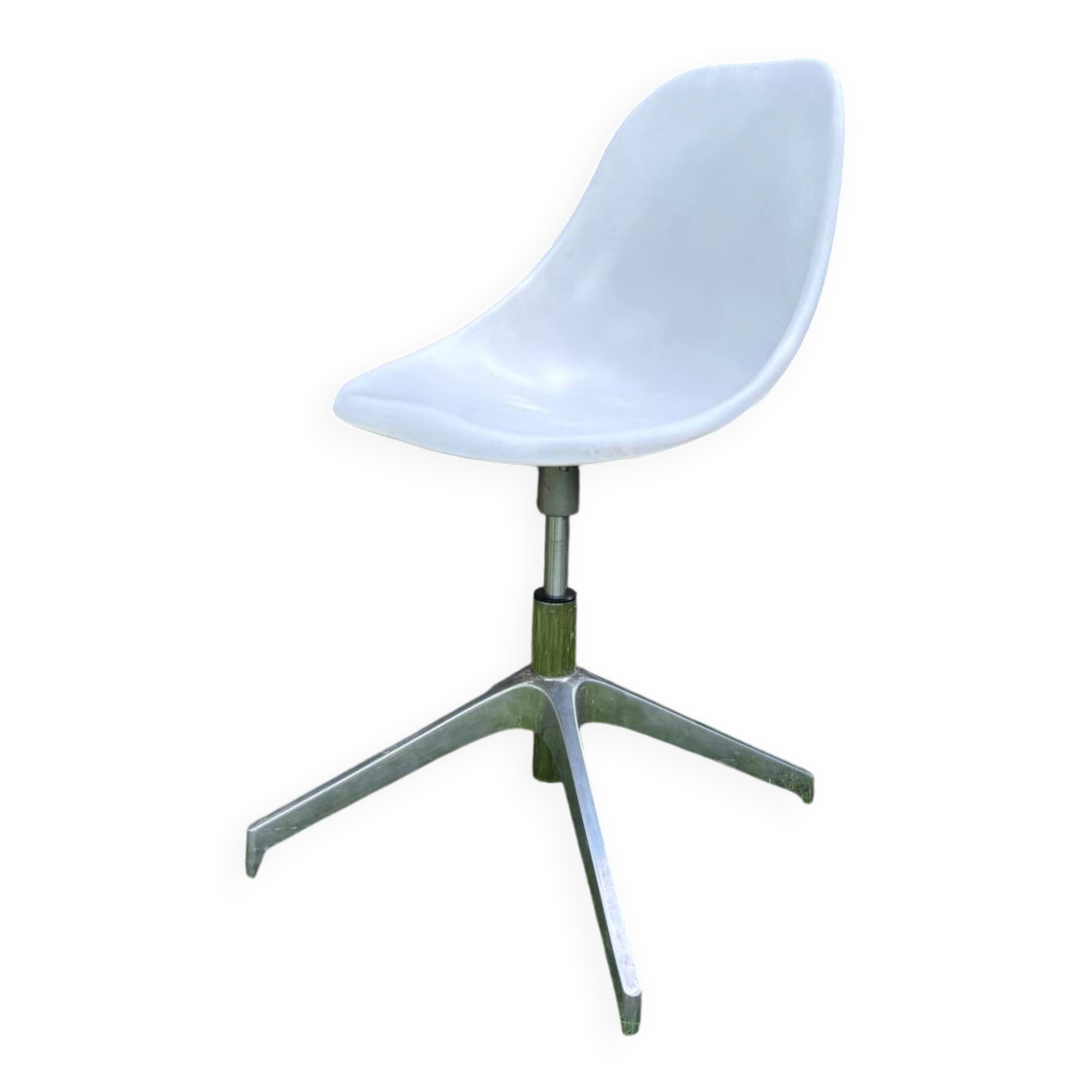 Swivel tulip chair