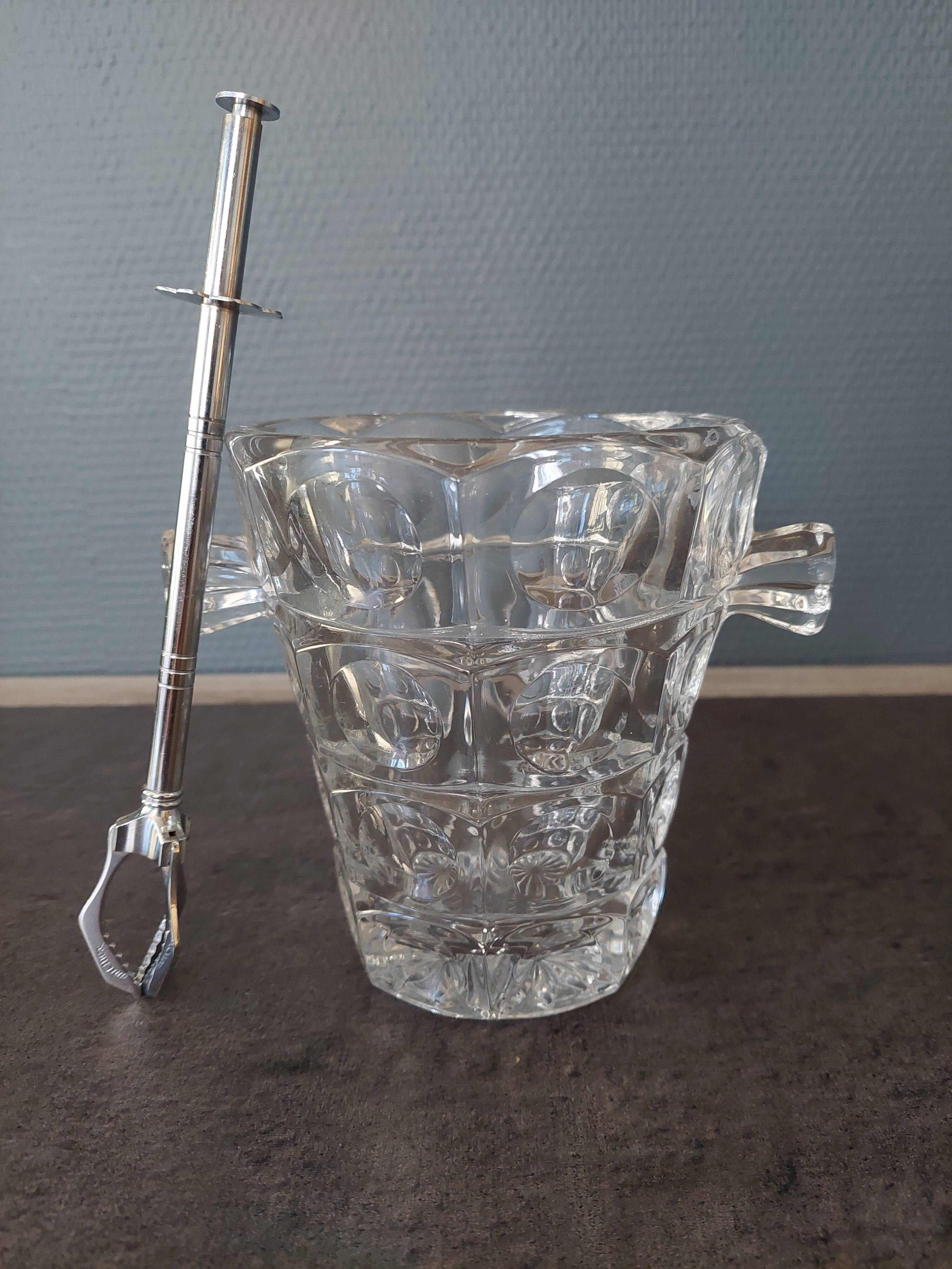 Sceau à glaçe avec ça pince