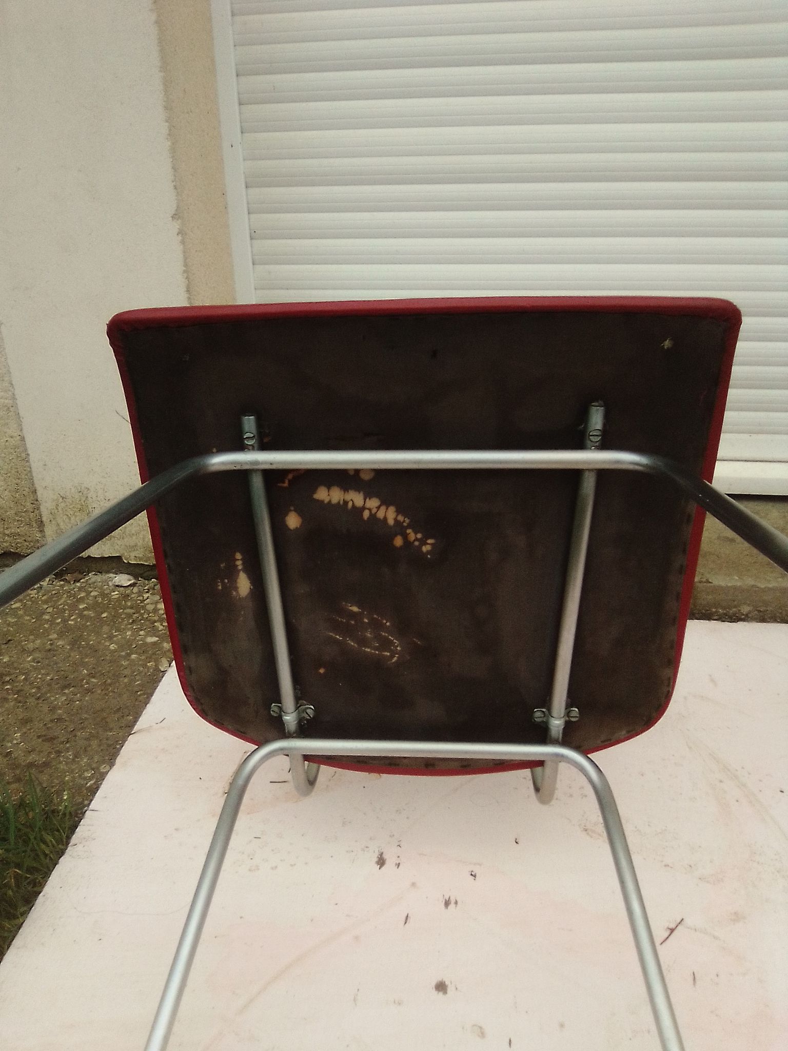 2 chairs in red skaï metal struxture 70s
