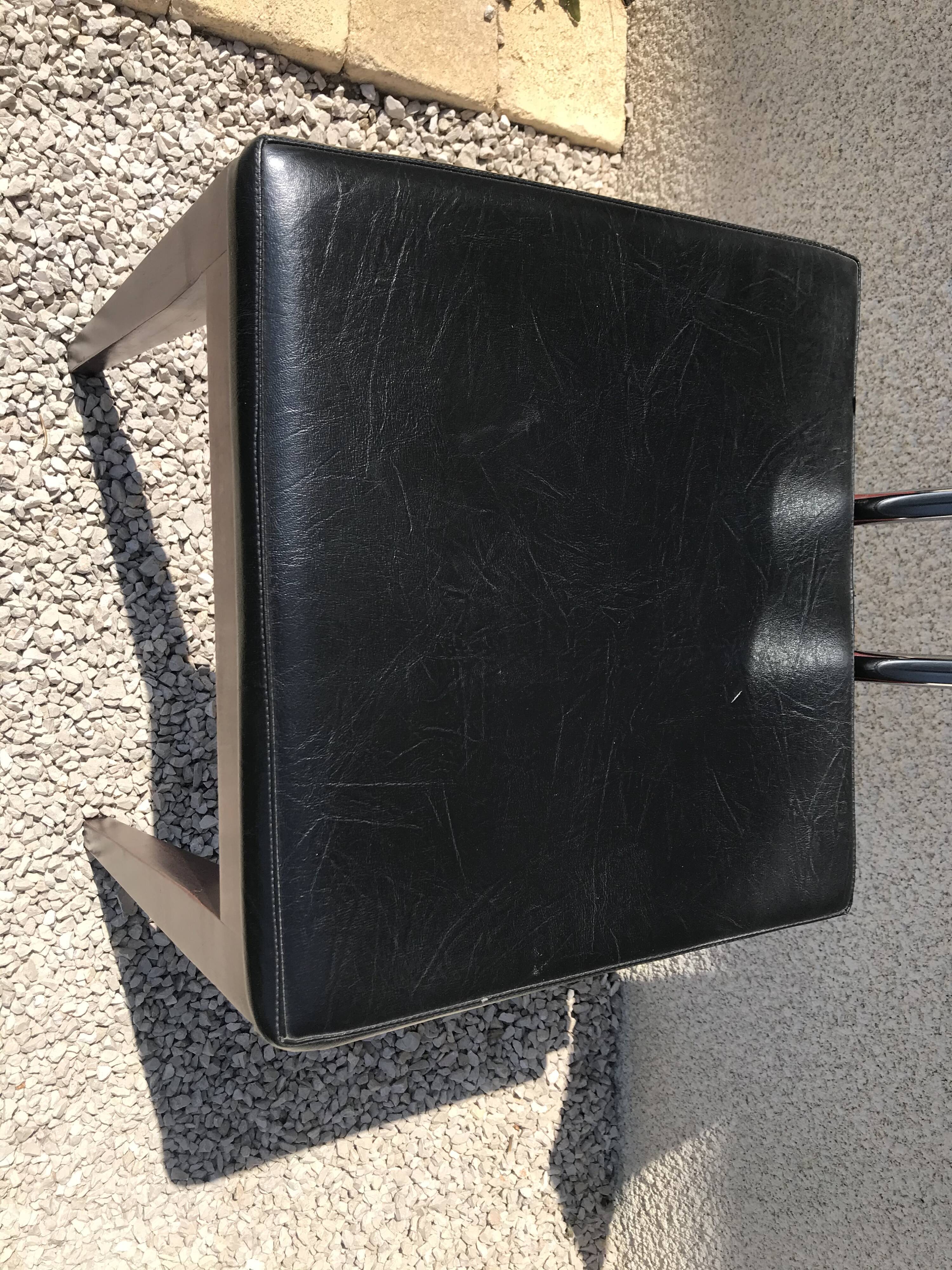 Suite de 9 chaises skaï noir et chrome scandinave