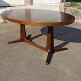 Baumann oval table