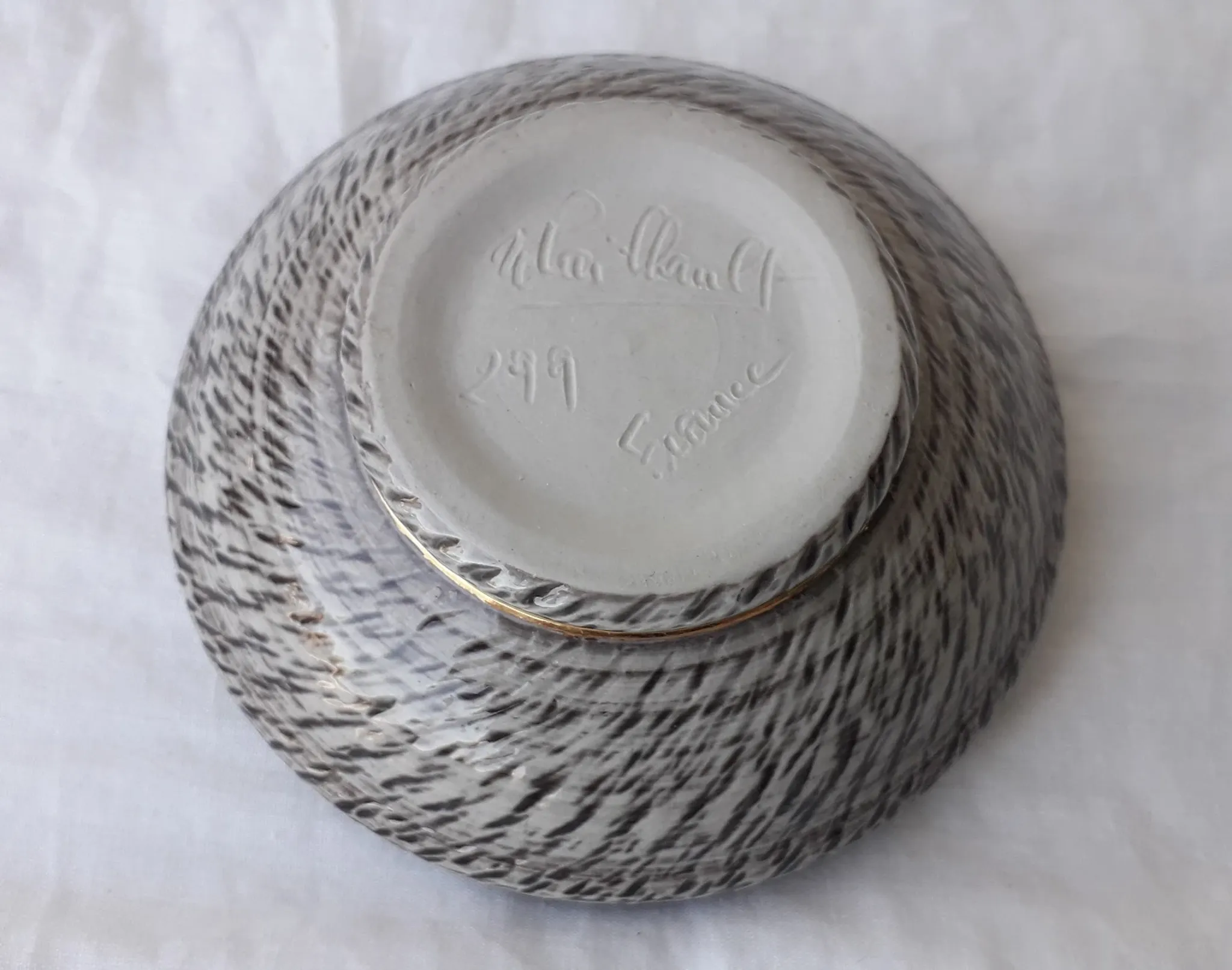 Stoneware bonbonnière
