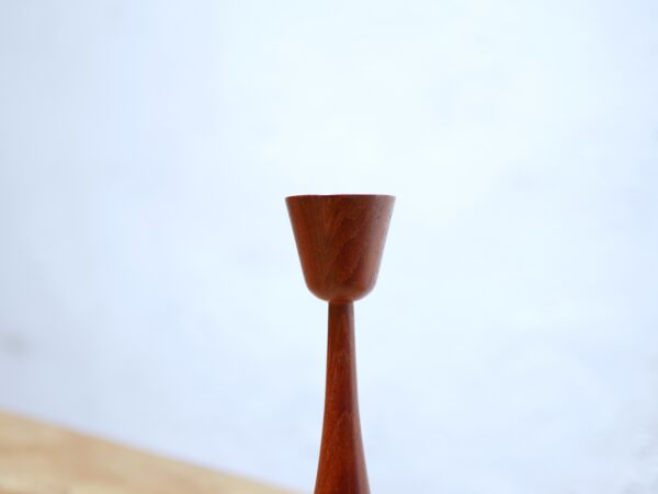 Paire de bougeoirs scandinaves vintage en teck