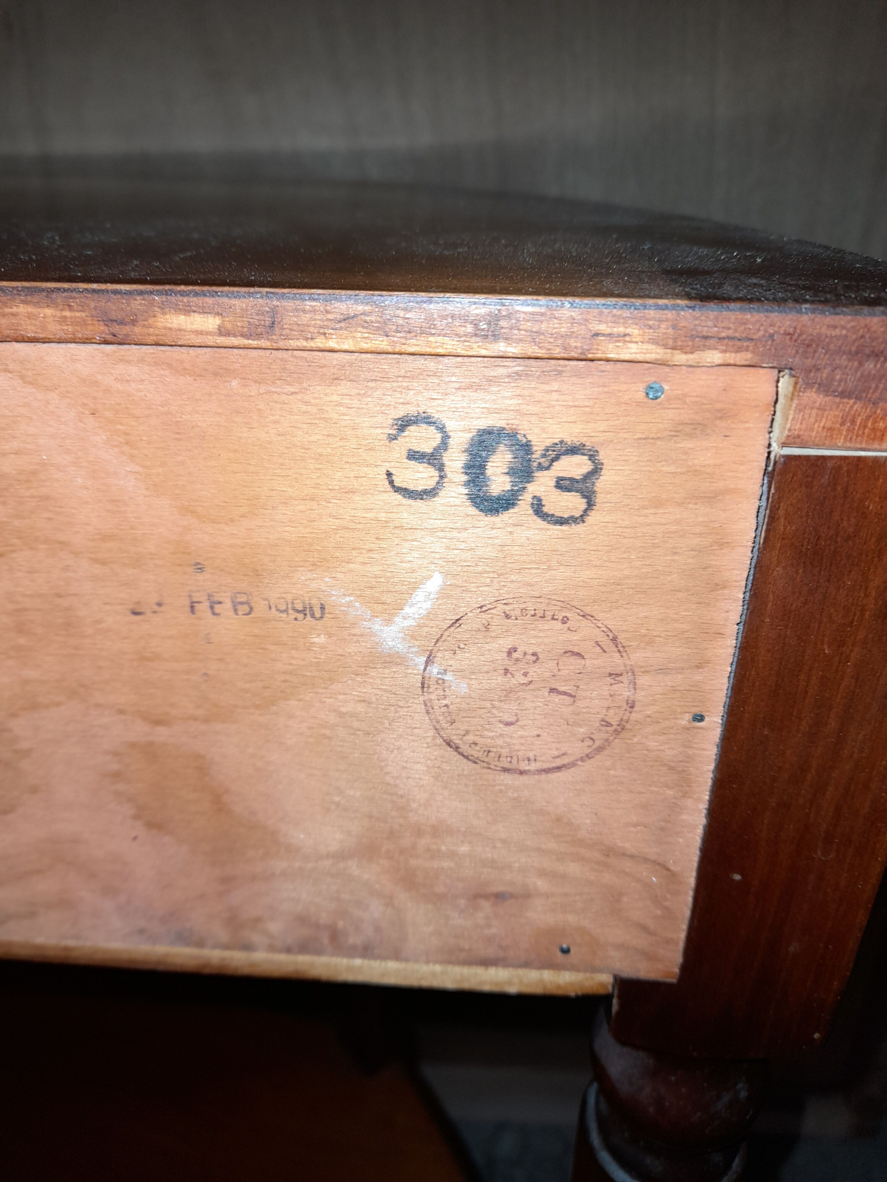 Curved console - entry furniture in cherry - sofa tip