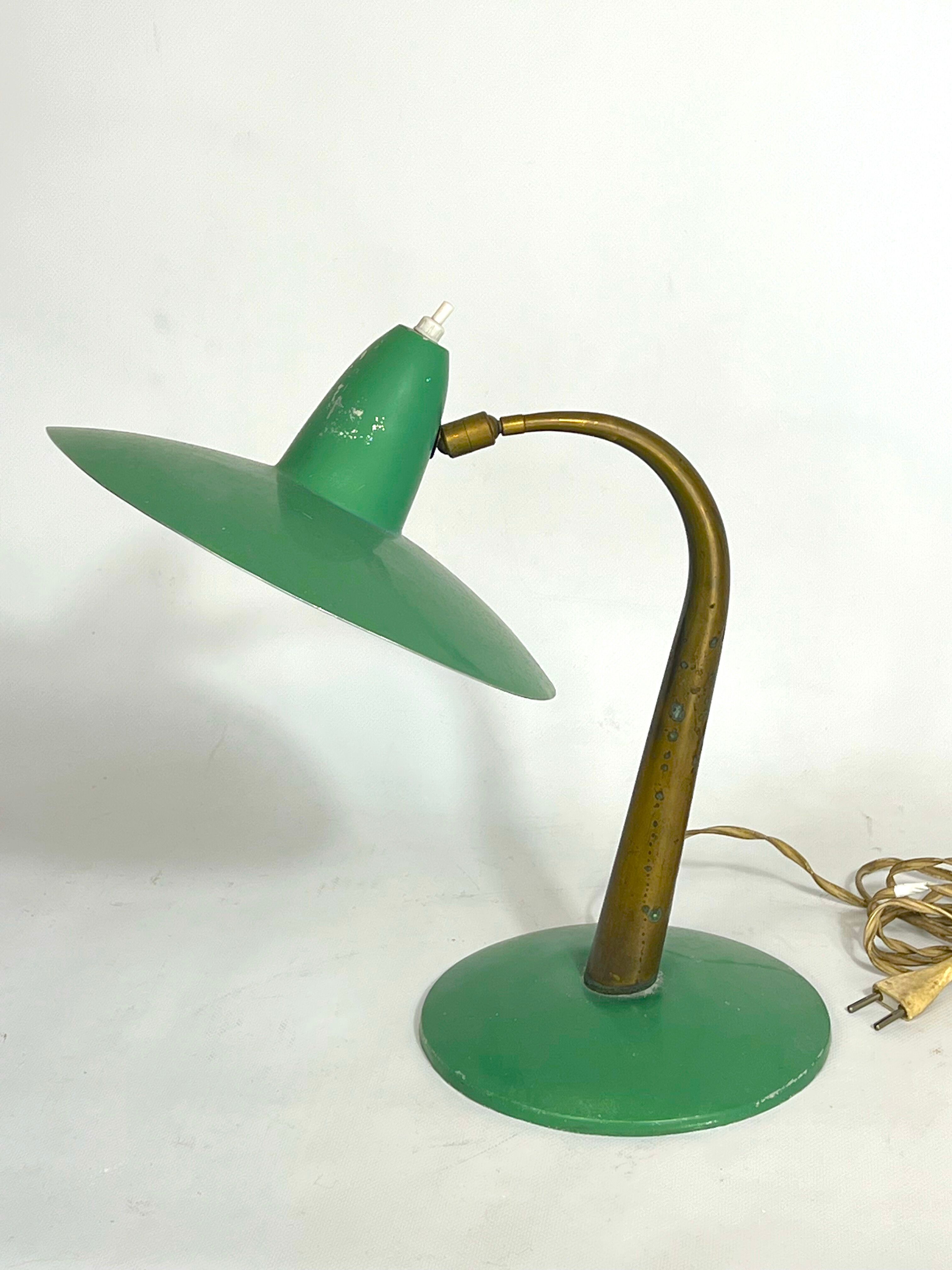 Mid-cenrury Italian Modern brass and green lacquer table lamp from 50s