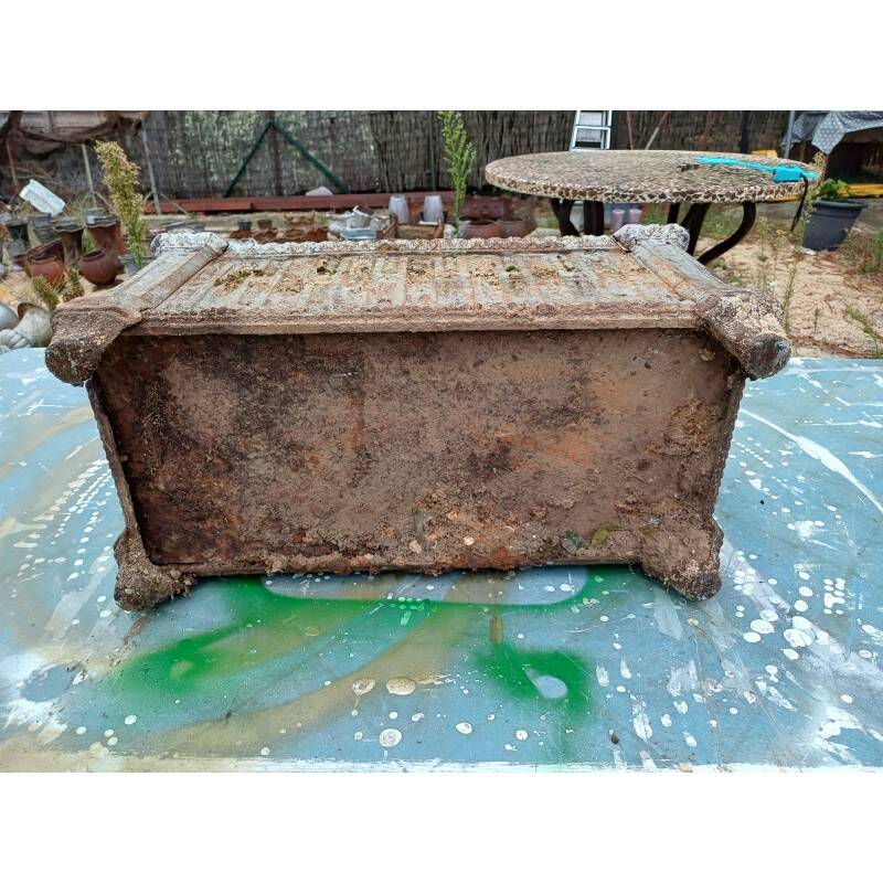 1 cast iron planter from 1900 from Charleville - Mézières