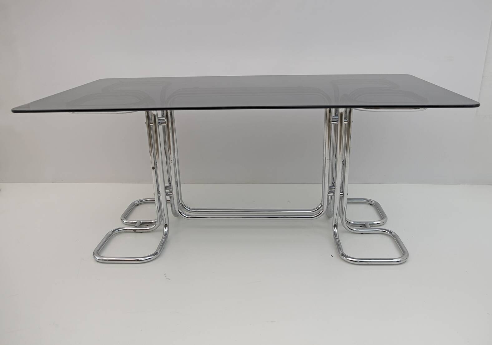 Giotto Stoppino Mid-Century Modern Italian Glass Smoked Top Dining Table,70