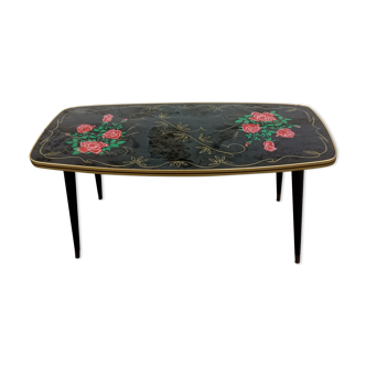 Vintage coffee table floral pattern