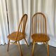 Paire de chaises scandinaves en bois clair