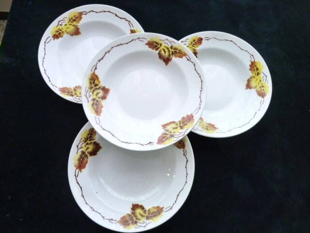 4 Orchies Moulin des Loups soup plates, Autumn 1920 model