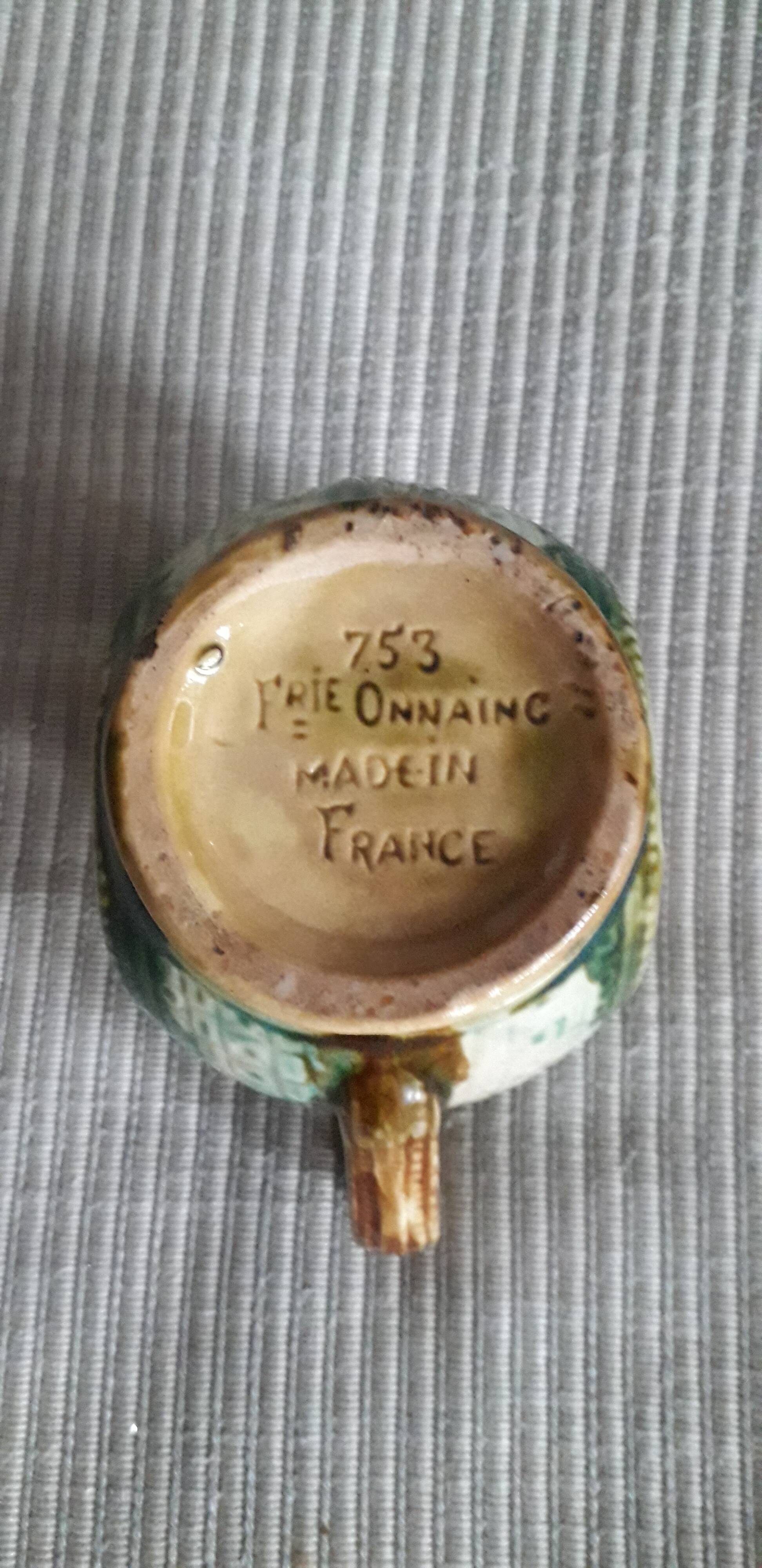 Onnaing slipware pottery