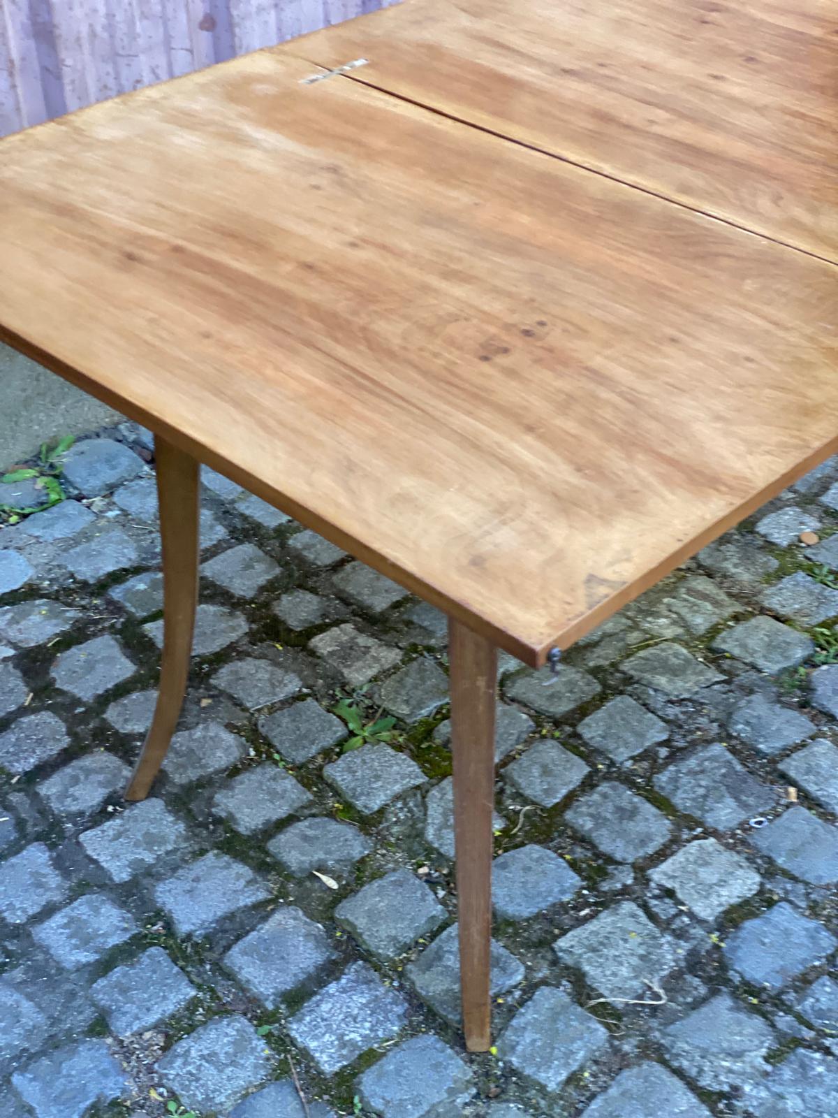 Vintage Louis XV extendable table with walnut storage from 1.
