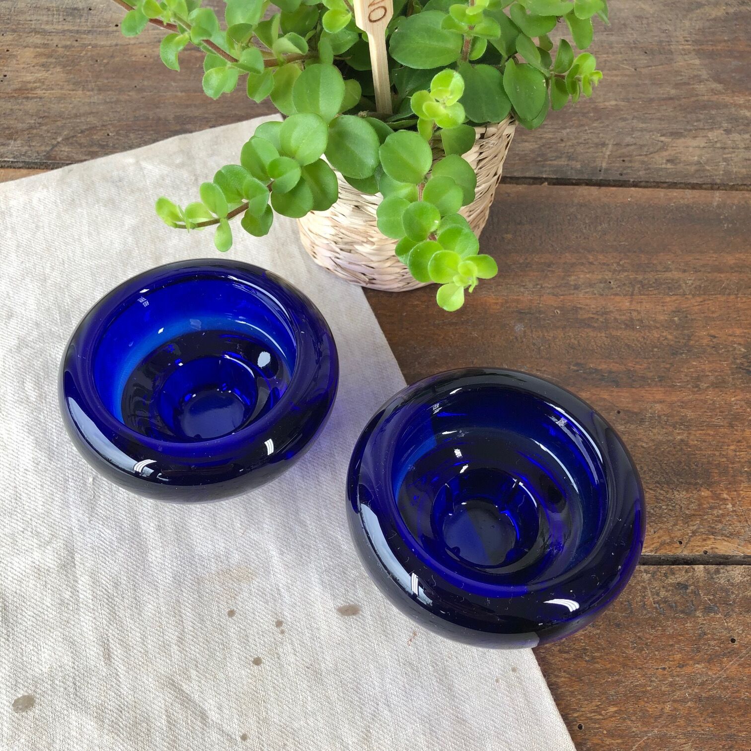 Duo de bougeoirs vintage en verre bleu