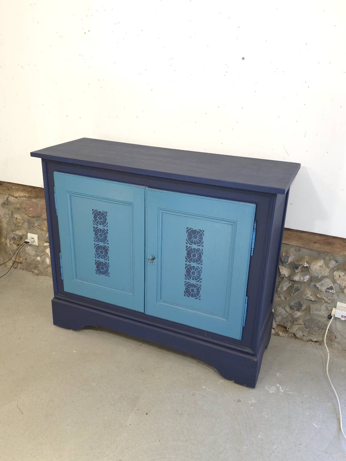 2-door wooden sideboard, 1930