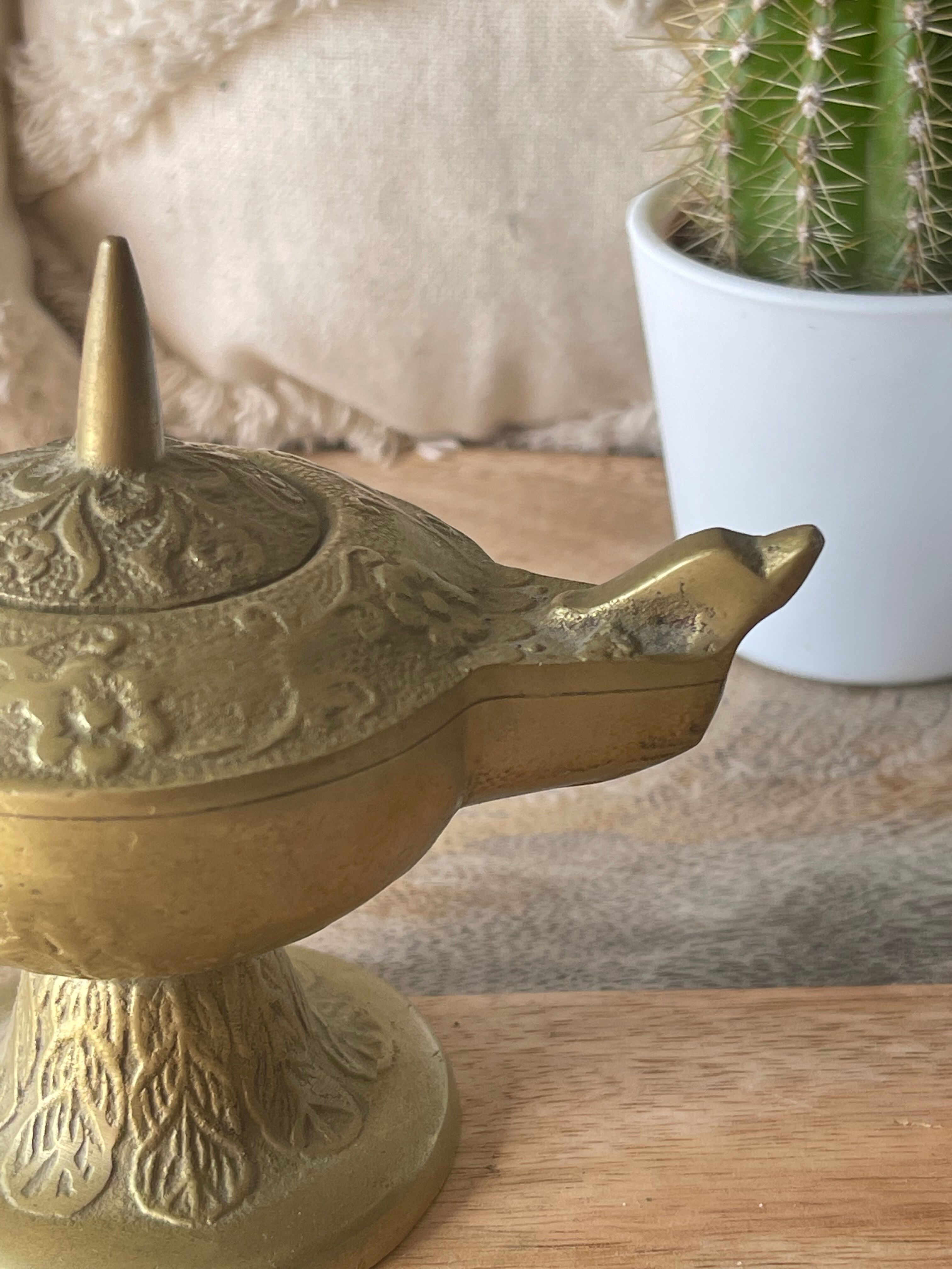 Old oil lamp Aladdin's lamp in bronze oriental lamp