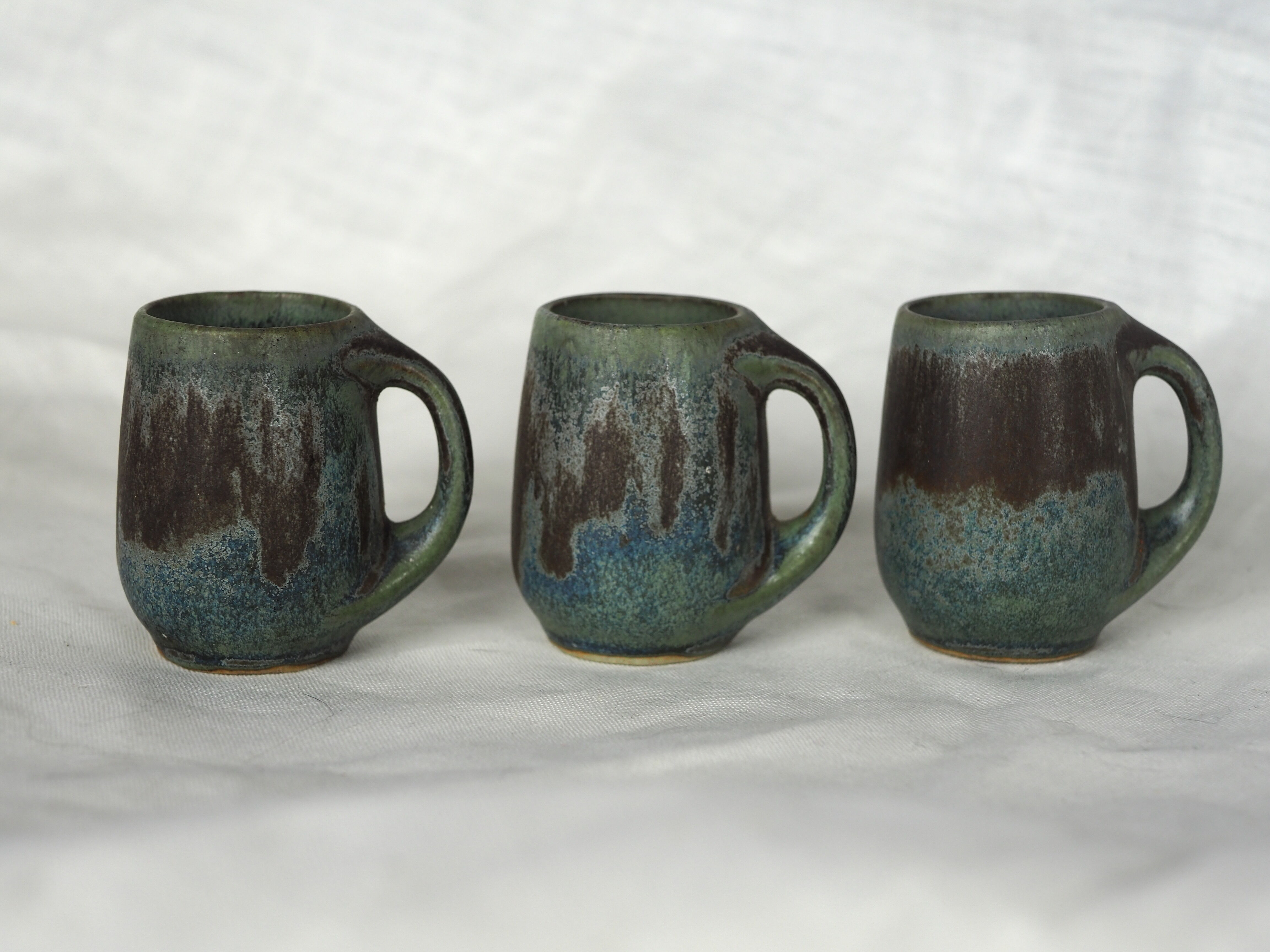 Set of 3 miniature mugs in gray-green sandstone - Denbac - early XXth