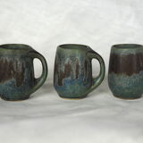 Lot de 3 mugs miniature en grès gris-vert - Denbac - début XXème