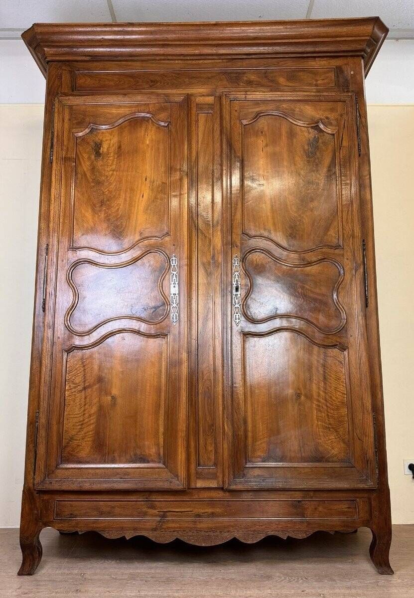 Armoury Lxv (17th Century) in Solid Walnut