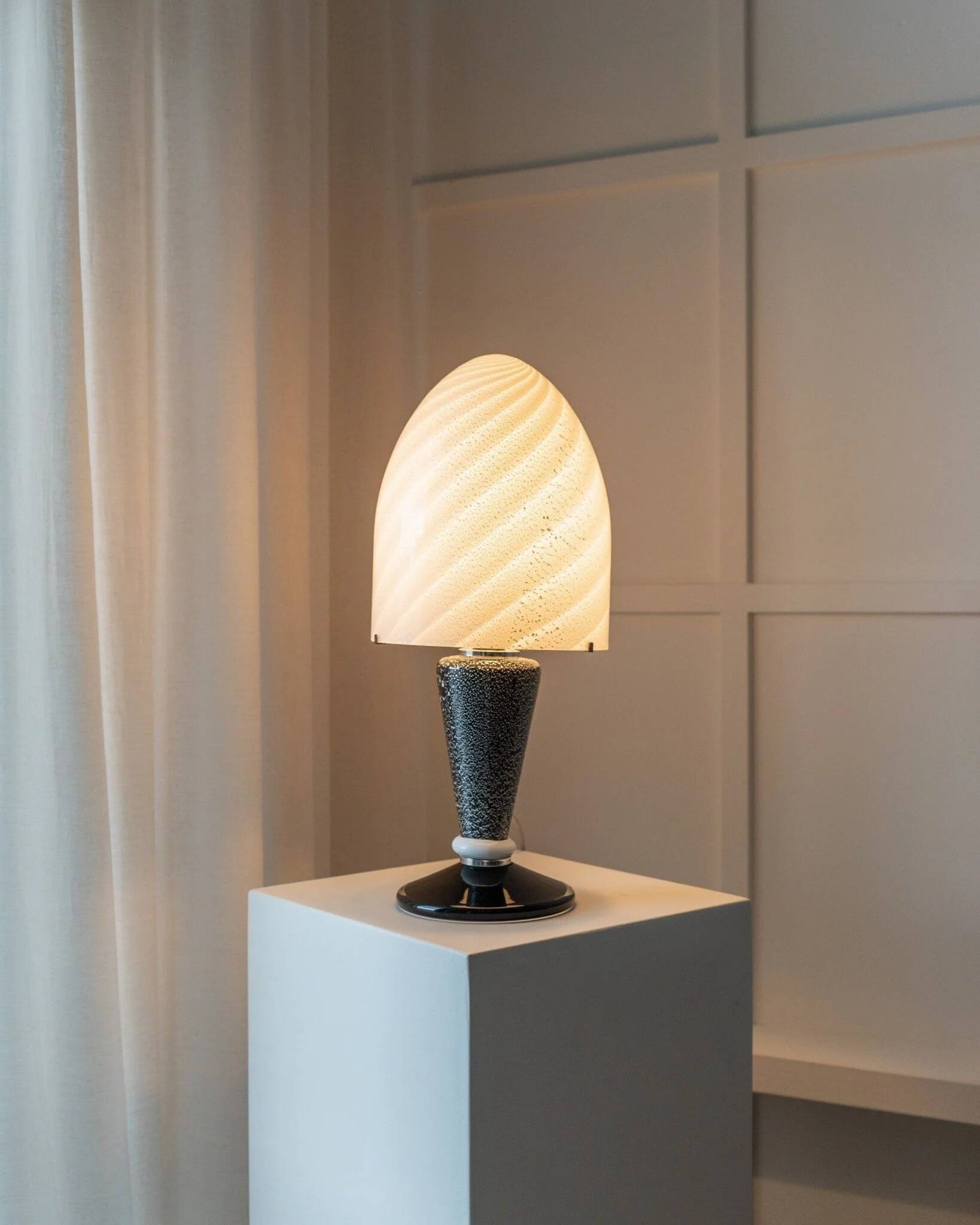 Mushroom table lamp Murano Swirl - silver details in black and white - vintage glass - Space Age design - 1970s