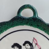 Assiette de la faïencerie Henriot à Quimper. A suspendre ou à poser. Signée