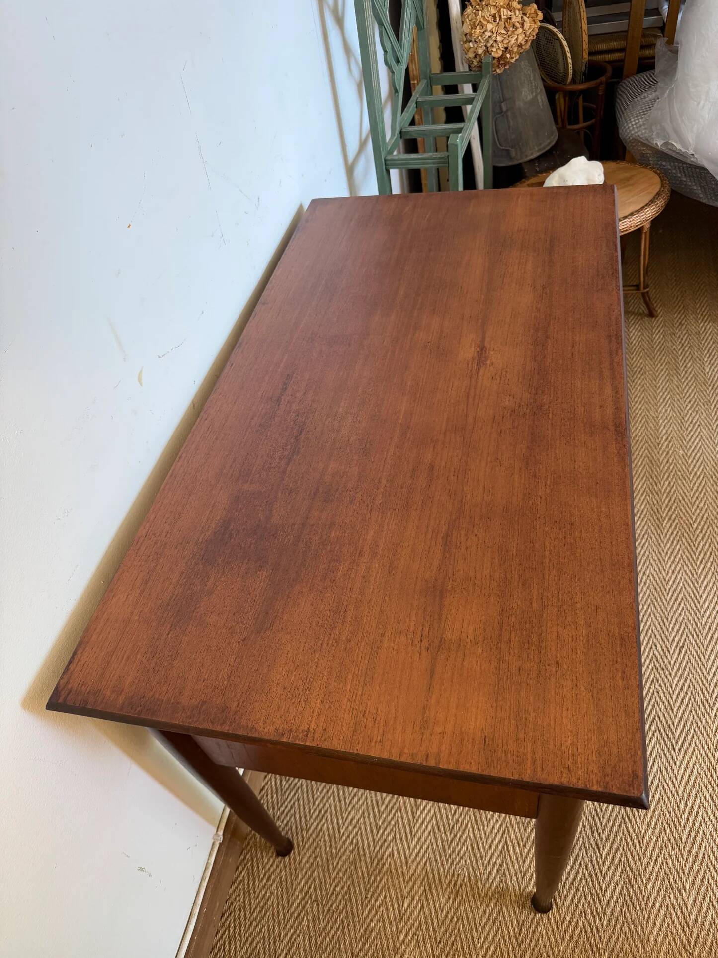 Bureau vintage style scandinave pieds fuselés