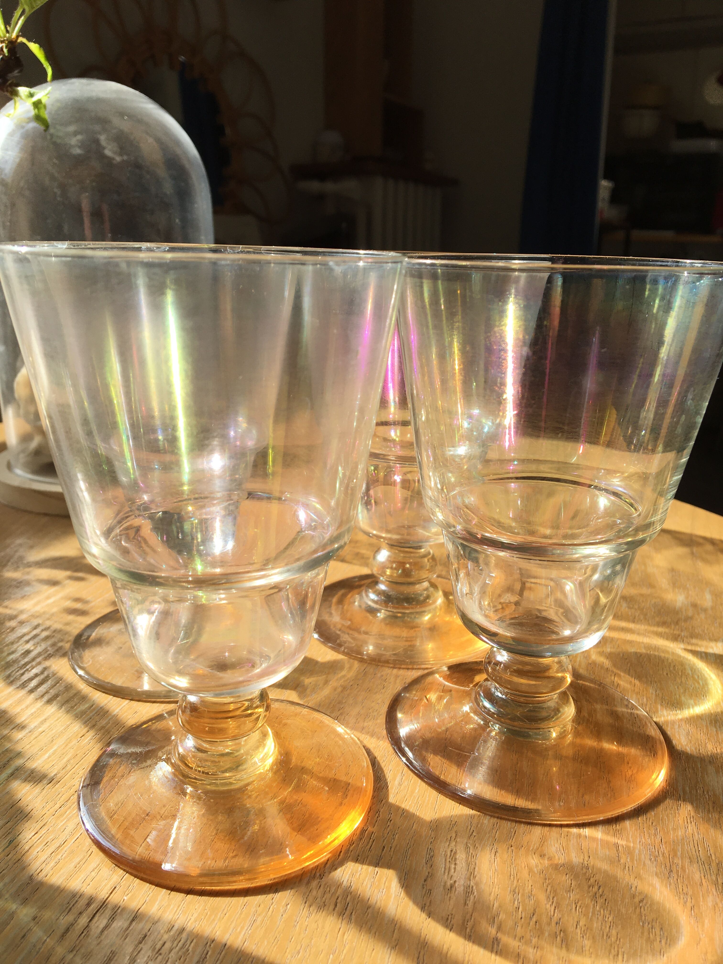 Lot 4 1930s glasses in iridescent mercuris glass